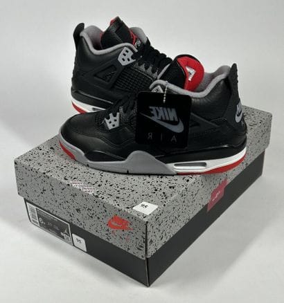 NIKE / JORDAN
A pair of high-top sneakers,
Model...