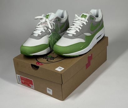 NIKE x PATTA
A pair of low-top sneakers,
Model...