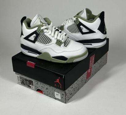 NIKE / JORDAN
A pair of high-top sneakers,
Model...