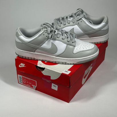 NIKE
A pair of low-top sneakers,
Model: Dunk...
