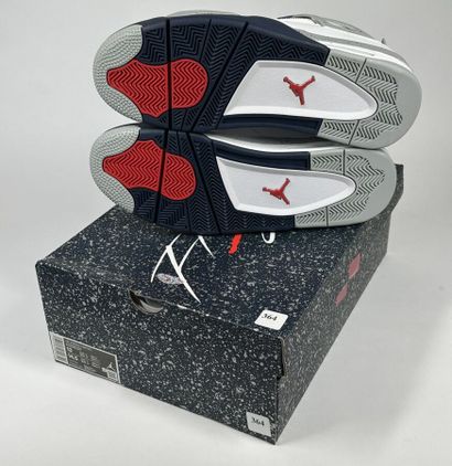 NIKE / JORDAN
A pair of high-top sneakers,
Model...