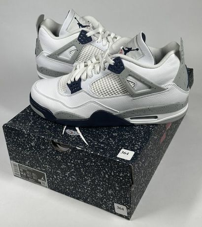 NIKE / JORDAN
A pair of high-top sneakers,
Model...