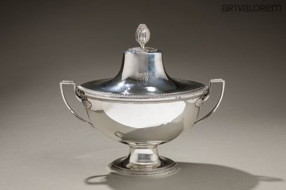 Soupière de forme ogivale en argent 950°/°°...