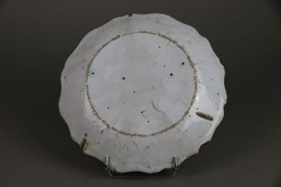 NEVERS XVIIIe siècle
Assiette à bord contourné...