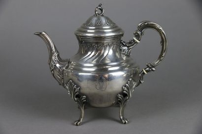 Théière en argent 925°/°° à décor de peignées,...