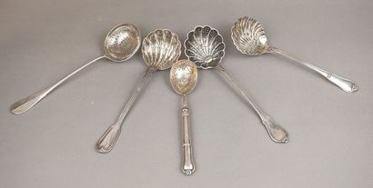 Ensemble de trois cuillères à saupoudrer...