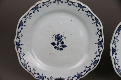 ROUEN XVIIIe siècle
Quatre assiettes en faïence...