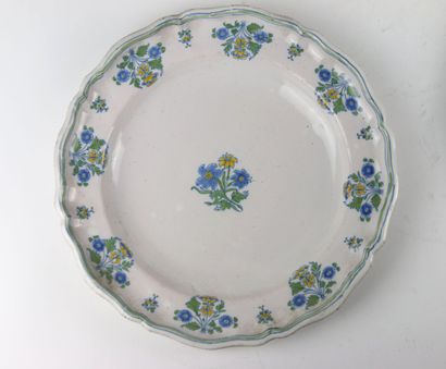 MOUSTIERS XVIIIe siècle
Quatre assiettes...