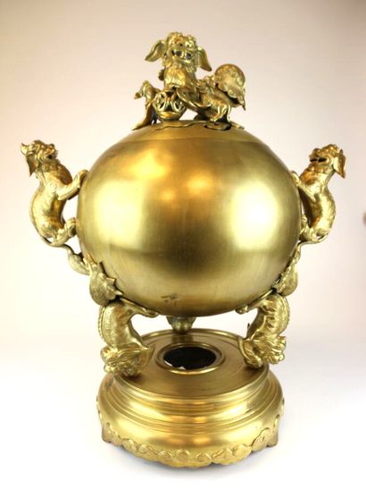 VIETNAM, XXème siècle. 
Grand brûle-parfum...