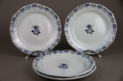 ROUEN XVIIIe siècle
Quatre assiettes en faïence...