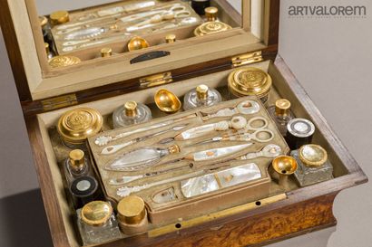 Nécessaire de voyage en argent vermeillé,...