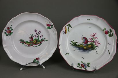 LES ISLETTES
Deux assiettes en faïence à...
