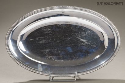 PARIS 1798-1809
Plat ovale en argent 950°/°°...