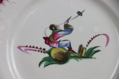LES ISLETTES
Paire d'assiettes en faïence...