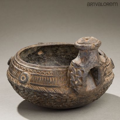 BAMIKELE Cameroun
Belle poterie en terre...