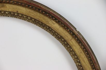 EPOQUE LOUIS XVI
Cadre à vue ronde en chêne...