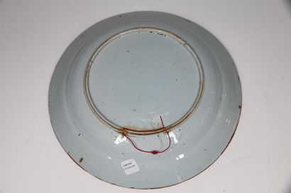 DELFT XVIIIe siècle 
Plat en faïence émaillé...