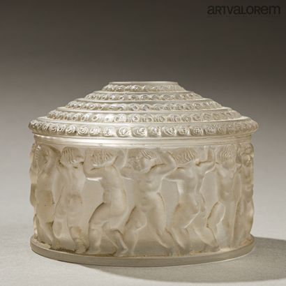 LALIQUE FRANCE
Boite à poudre en cristal...