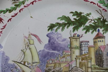 LES ISLETTES
Plat en faïence émaillée polychrome...