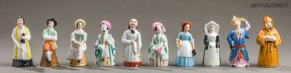 Dix éteignoirs anthropomorphes en porcelaine...