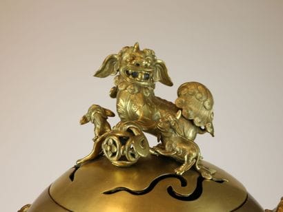 VIETNAM, XXème siècle. 
Grand brûle-parfum...