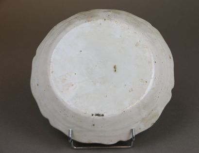 NEVERS XVIIIe siècle
Assiette à bord contourné...