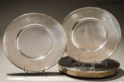 CHRISTOFLE.
Dix assiettes de présentation...