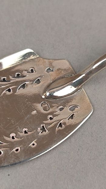 PARIS 1803-1809
Pelle à sardine en argent...