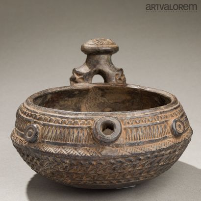 BAMIKELE Cameroun
Belle poterie en terre...