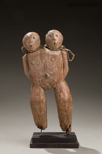 LOSSO Togo
Rare statuette bicéphale en bois...