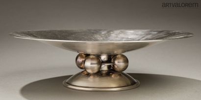 CHRISTOFLE et Luc LANEL. 
Coupe sur piédouche...