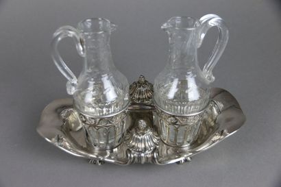 PARIS 1762-1768
Huilier en argent, porte-burettes...