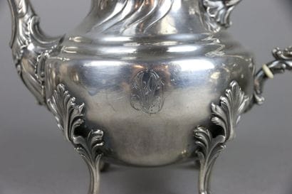 Théière en argent 925°/°° à décor de peignées,...