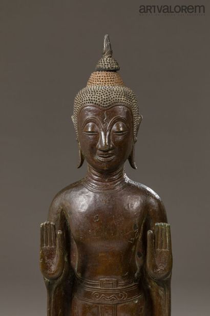 LAOS, XIXe siècle
Bouddha représenté debout...