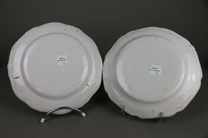 LES ISLETTES
Deux assiettes en faïence à...