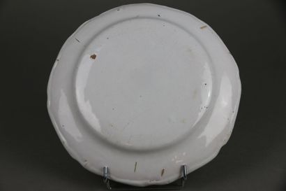 LES ISLETTES
Assiette en faïence polychrome...