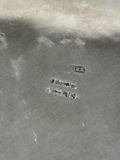 ODIOT à Paris 
Réchaud en métal argenté doublé...