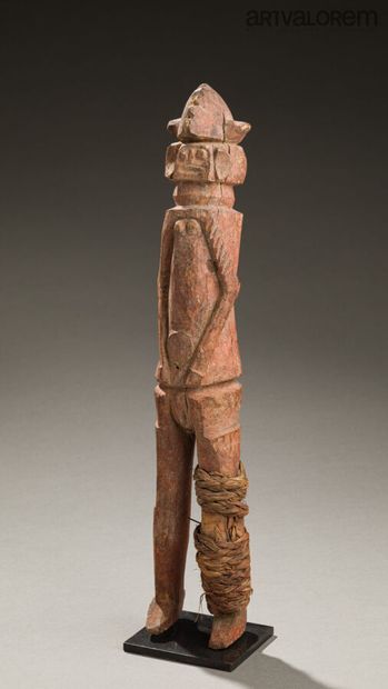 WURKUN, Nigeria
Très ancienne statuette féminine...