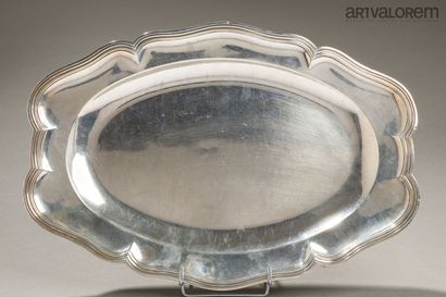 PARIS 1750-1756
Plat ovale en argent à contours...