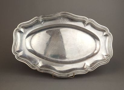 Plat ovale en argent 950°/°° à bords contours...