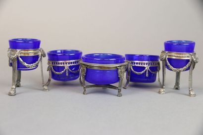 PARIS 1803-1809 
-Saleron tripode en argent...