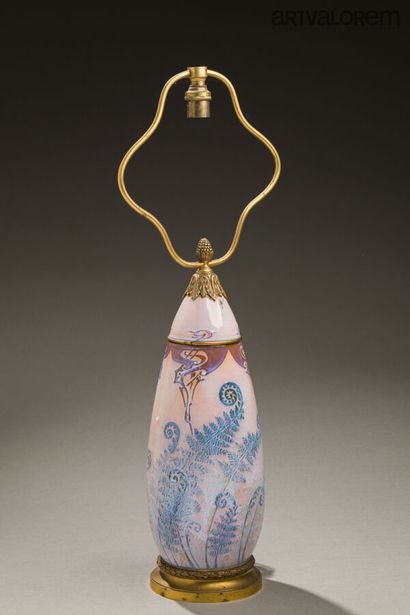 Paul MILLET (1870-1950) à SEVRES.
Lampe en...