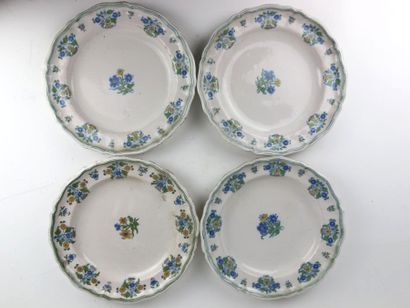 MOUSTIERS XVIIIe siècle
Quatre assiettes...