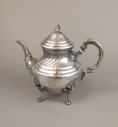 Théière en argent 925°/°° à décor de peignées,...