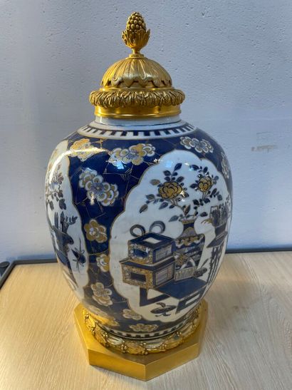 PARIS fin XIXe siècle
Potiche en porcelaine...