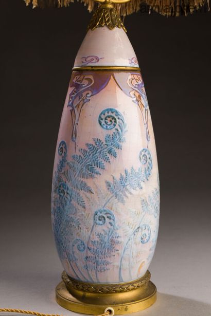 Paul MILLET (1870-1950) à SEVRES.
Lampe en...
