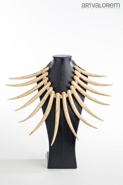 FIDJI ISLANDS
Rare prestige chief's necklace...