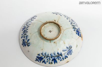 IRAN Safavid, 17th century
Siliceous ceramic...