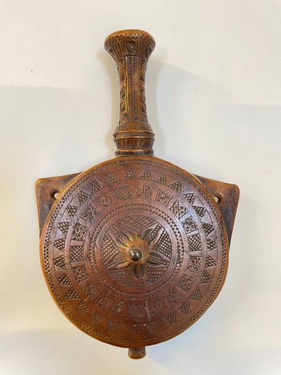 BERBER (Morocco)
Superb wooden powder flask...