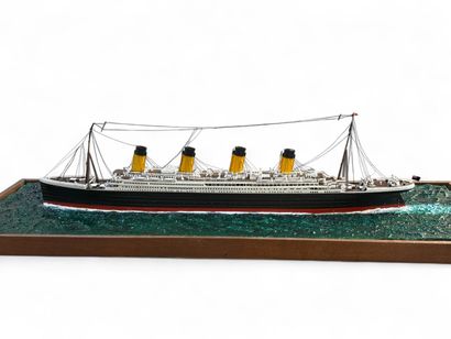 TITANIC
Transatlantic liner 